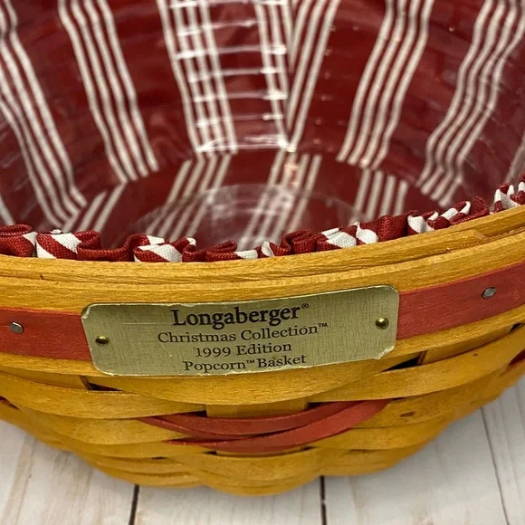 Longaberger 1999 Christmas Popcorn Basket with red and white lining and insert - Picture 2 of 5